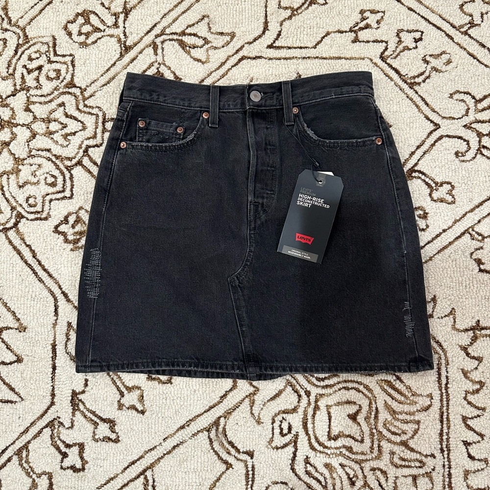 SOLD Levi’s Black Denim Skirt
